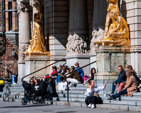 Облекчават мерките за ваксинираните в Швеция