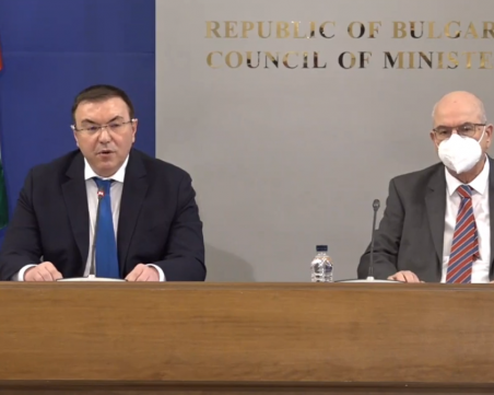 Здравният министър: Справихме се с третата вълна на коронавируса