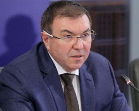 Здравният министър с три сценария за излизане от пандемията