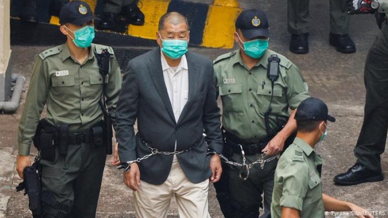 Джими Лай е осъден на година затвор заради продемократични протести