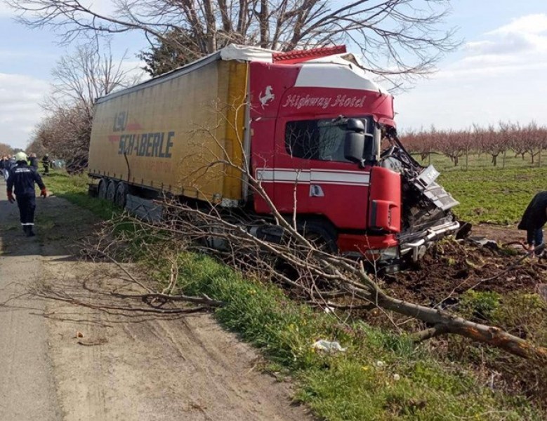 Жена е загинала при автомелето край Бургас, четирима души са ранени