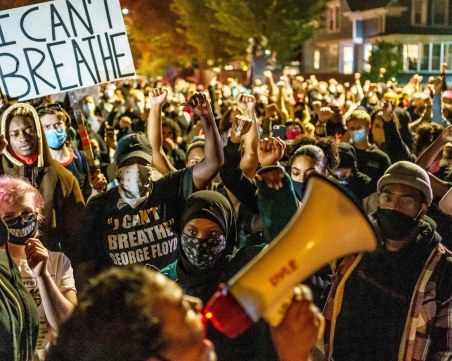 Поредна вечер на протести в Минеаполис, заради убит чернокож от полицайка