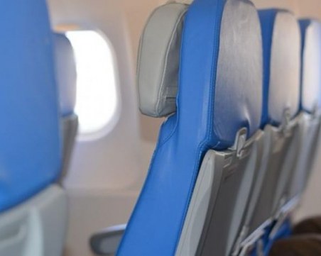 Празна седалка в самолета пази от COVID-19
