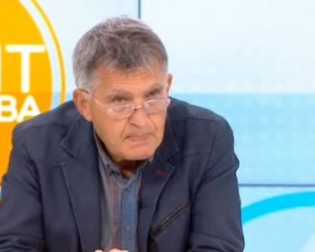 Проф. Младенов: Овладяваме третата вълна, но броят на тежко болните остава висок