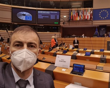 Евродепутат иска нови имена на Димитровград, Велинград и Благоевград