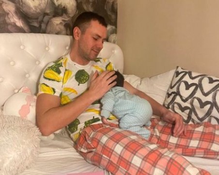 Ицо Хазарта пусна първа снимка с новородената си дъщеричка