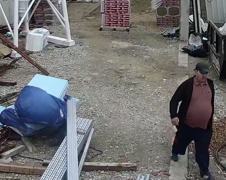 МВР издирва обирджия! Виждали ли сте го?