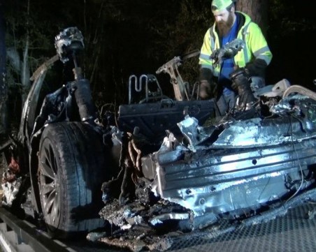 Спад на акциите на Tesla след смъртоносната катастрофа днес