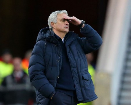 Тотнъм уволни Жозе Моуриньо 6 дни преди финала за Крабао Къп