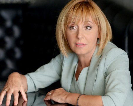 Манолова: Чакаме предложението на Слави Трифонов