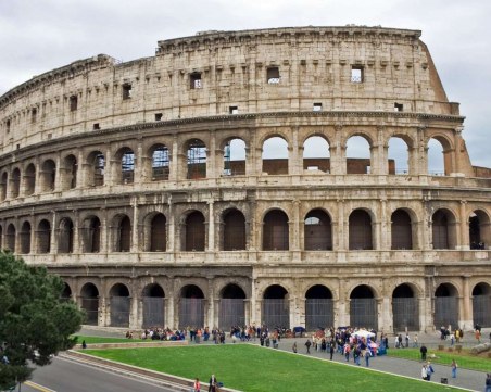 На този ден: Основани са две световни столици, родена е кралица Елизабет II