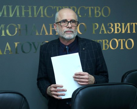 Проф. Асенов от АПИ е участвал в катастрофата край Микре, в която загина семейство