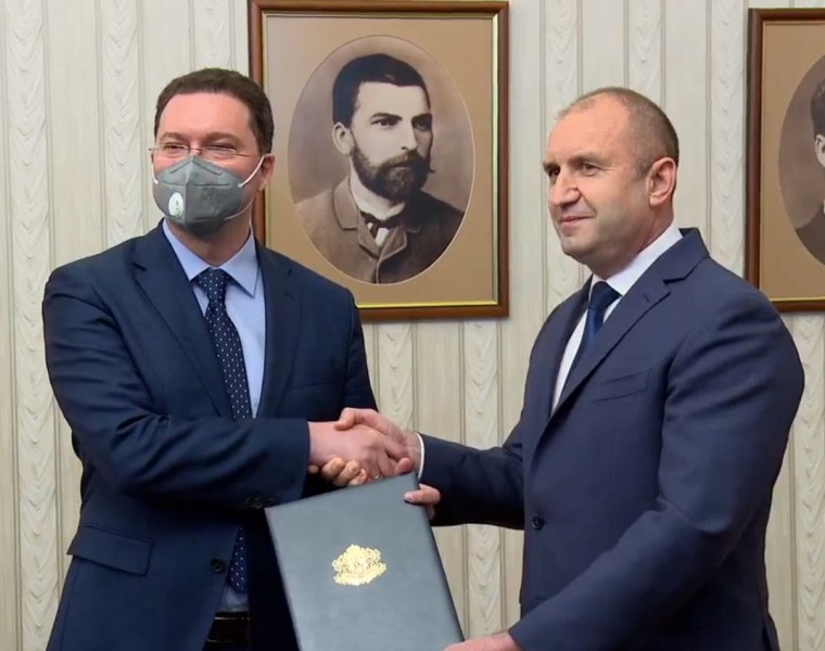 Президентът връчи проучвателния мандат на Даниел Митов за съставяне на правителство
