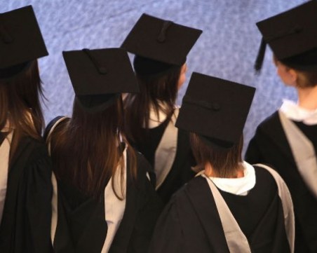 Разкриват 370 места за млади висшисти по програма 