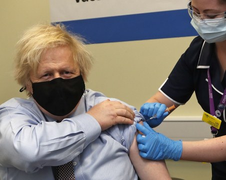 95% от британците над 50 години са получи поне една доза ваксина