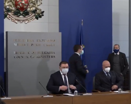 Министър Ангелов: България излиза от третата вълна на COVID-19! Мерките ще останат още два месеца