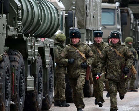 Русия прибира войските си от границата с Украйна