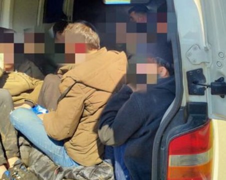 Арестуваха трафикант край Бургас! Превозвал нелегални сирийци
