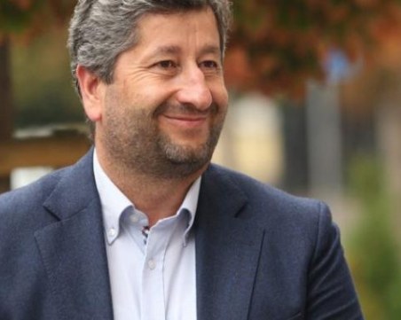 Христо Иванов: Не сме вдигнали заплатите на депутатите до 10 000 лева, сложихме им таван