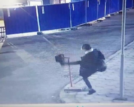 Младеж потроши бариера на НКЖИ, заради отменен купон