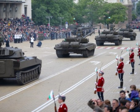 Отменят военния парад в София на 6 май