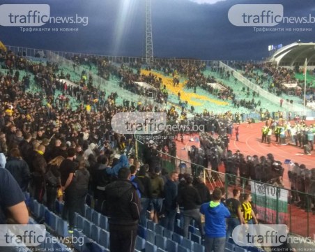 Отварят стадионите за фенове у нас