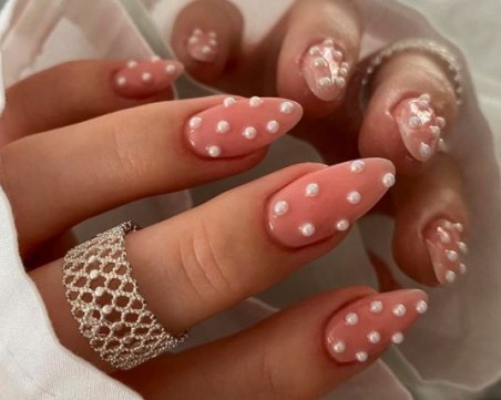 Перлен маникюр - елегантен и нежен тренд