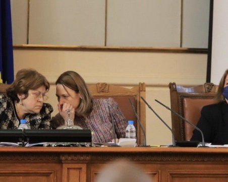 Промени в Изборния кодекс- гласуване само с машини, по пощата в чужбина и нова ЦИК