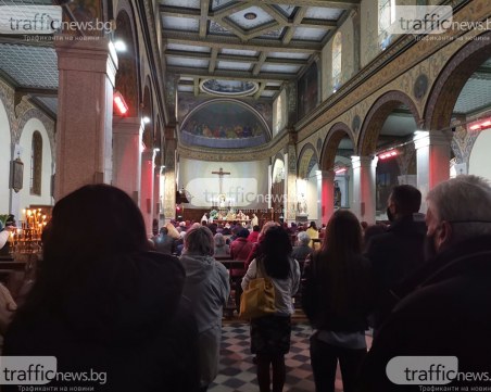 Съобщиха COVID-19 мерките, които ще трябва да спазваме в църквите за Великденските празници
