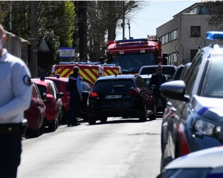 Терористичен мотив не е изключен за убийството на полицайката във Франция