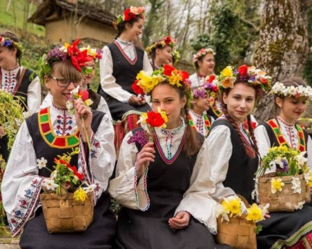 Лазаровден е! Честит празник на всички именици!