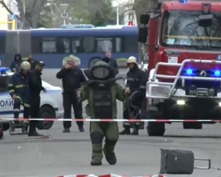 Съмнителен куфар и сапьори в центъра на Бургас, районът е отцепен