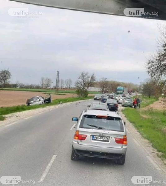 Катастрофа край Пловдив! Кола излезе извън пътя