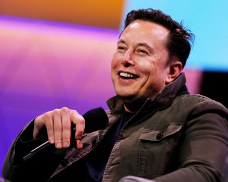 Илон Мъск ще води едно от най-популярните предавания в САЩ