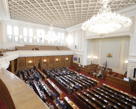 Конституционният съд образува дело по жалбата срещу мораториума