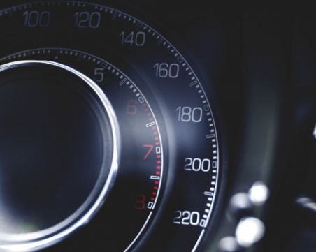 Сръбската полиция хвана българин да шофира с 221 км/ч