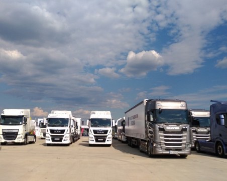 Товарни автомобили и автобуси 