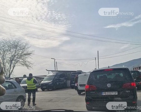 Данъчни нахлуха в борсата на Първенец, търговци затварят наред