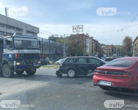 Катастрофа затапи движението около Водната палата