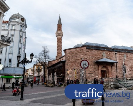 Вандал вилня в Джумая джамия, нападна молещи се с ругатни и псувни