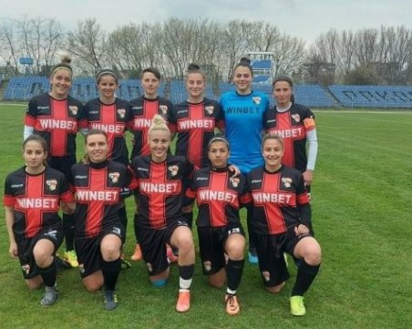 ЖФК Локомотив се изравни на върха с лидера НСА