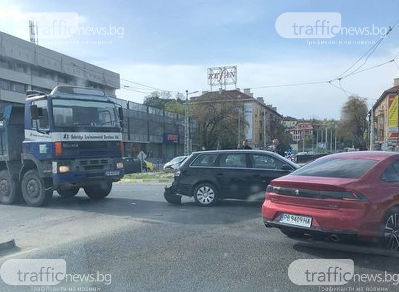 Катастрофа затапи движението около Водната палата