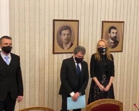 Антоанета Стефанова получи мандата от президента и веднага го върна