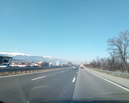 АПИ с апел към шофьорите за празниците: Не ползвайте аварийните ленти