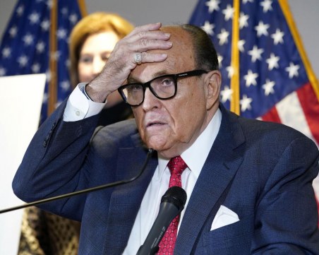 Федерални претърсиха дома на Рудолф Джулиани