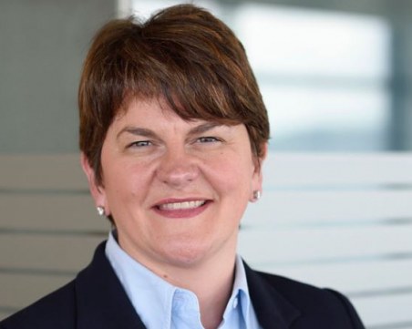 Министърът на Северна Ирландия подаде оставка