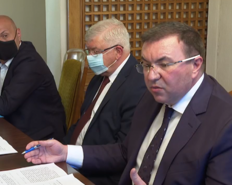 Проф. Ангелов: Удължаваме епидемиологична обстановка, пускаме правилата за туристите