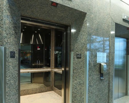 Спираме асансьорите за ден