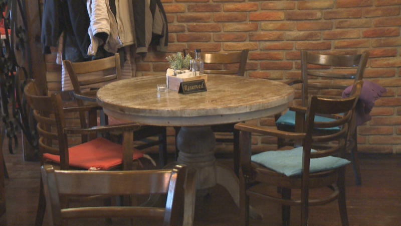 Жестока глоба за пловдивски ресторант! Сервитьорка не дава касова бележка на данъчни за таратор и ориз