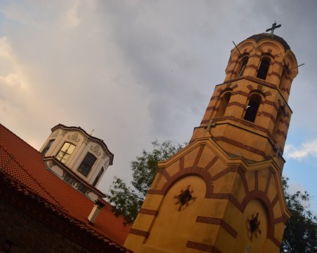 Дезинфекцират около храмовете в Пловдив